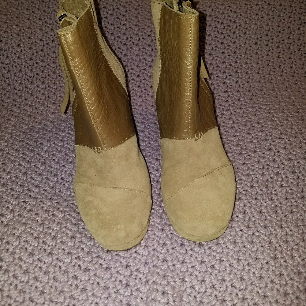 NWOT Toms Wedge